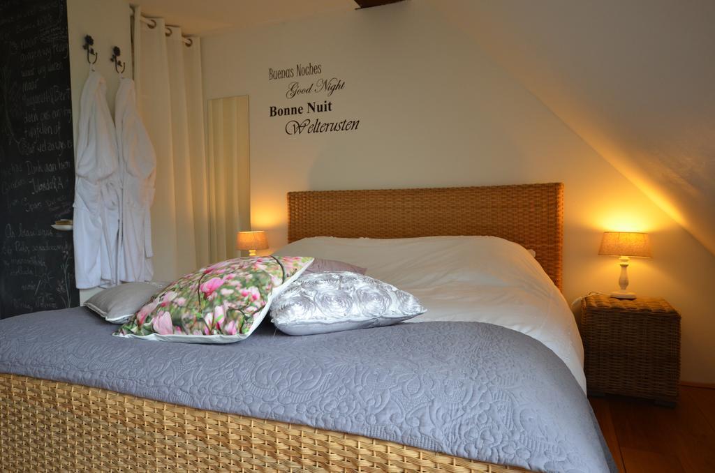 Bloemenhoeve Bed and Breakfast Birdaard Quarto foto