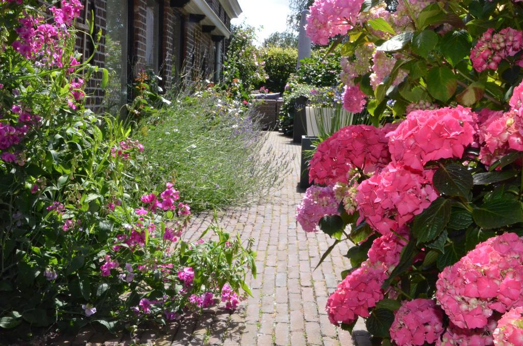 Bloemenhoeve Bed and Breakfast Birdaard Exterior foto
